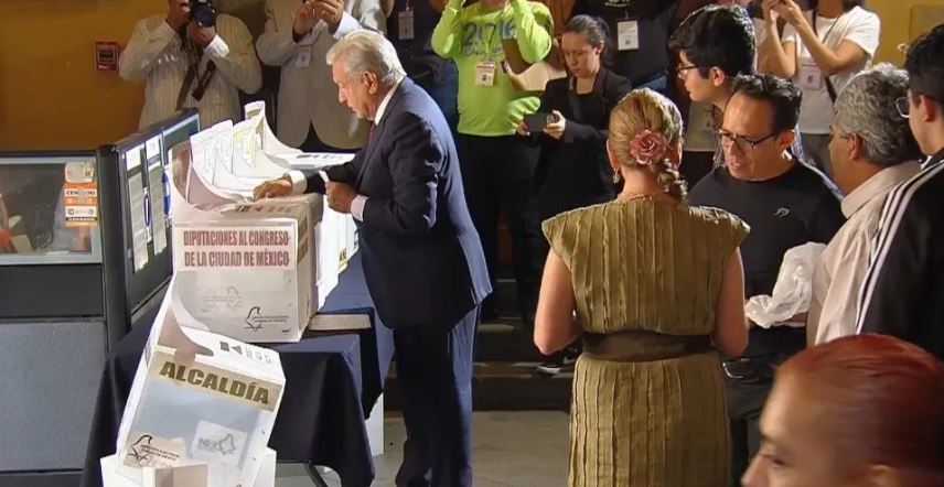 AMLO vota en las elecciones presidenciales 2024