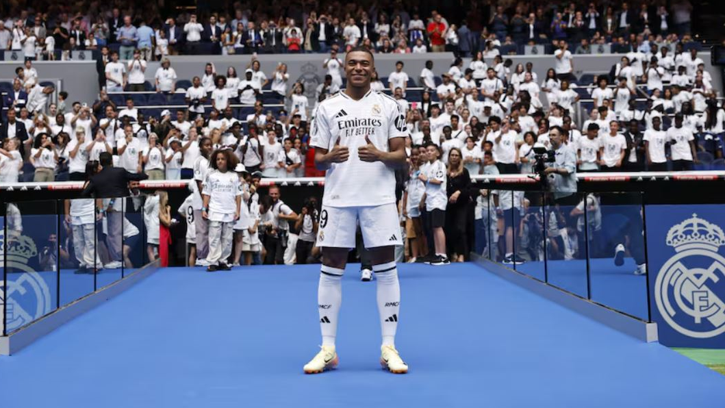 Real Madrid da la bienvenida a Mbappé ante 80,000 aficionados en el Bernabéu