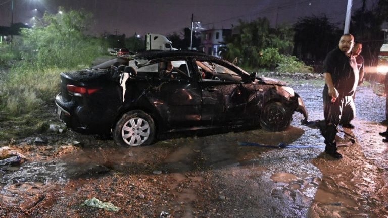 Muere conductor, la lluvia arrastró su vehículo en Nuevo Laredo