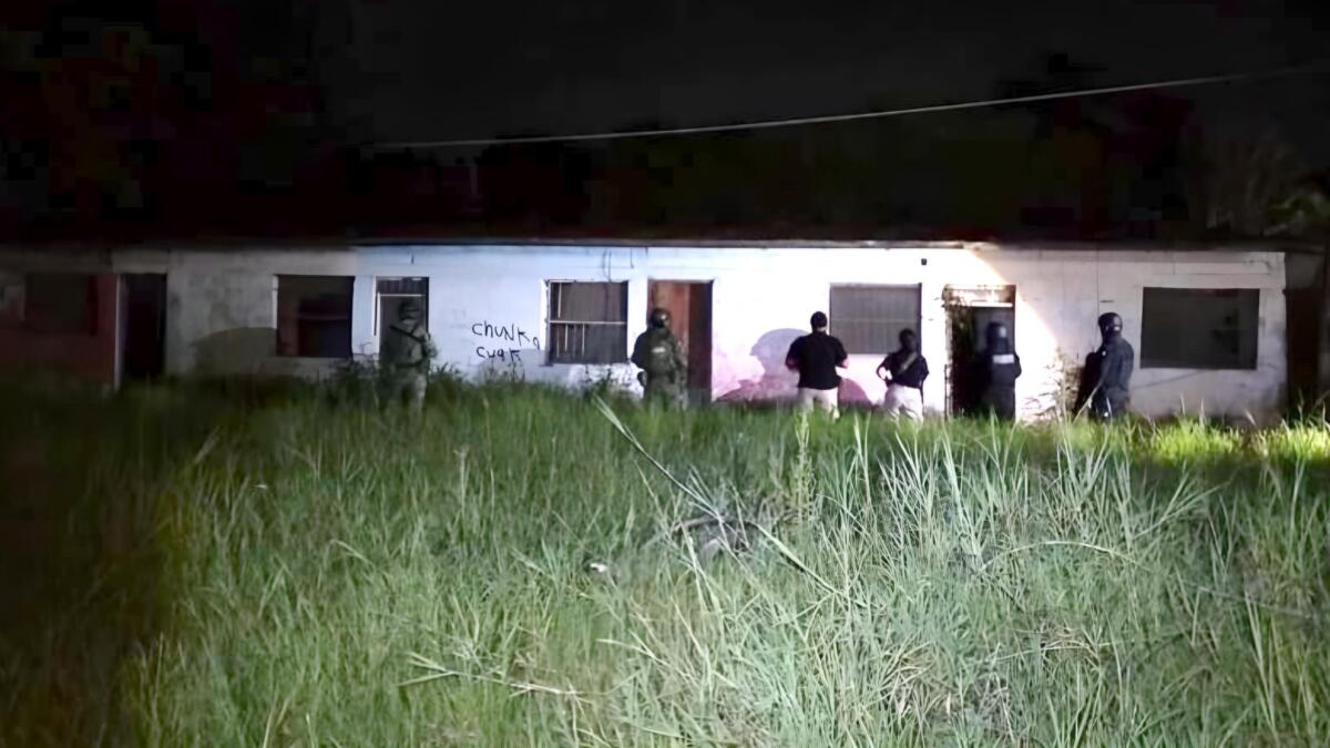 Catean domicilio donde aseguran droga, cartuchos y municiones