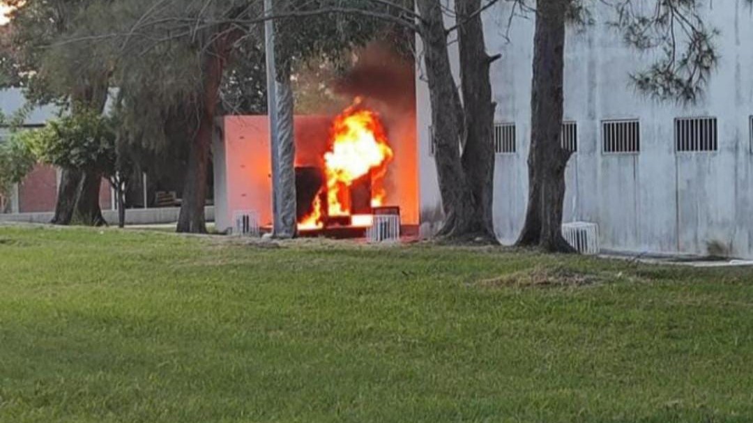 Se incendia transformador en la UAT
