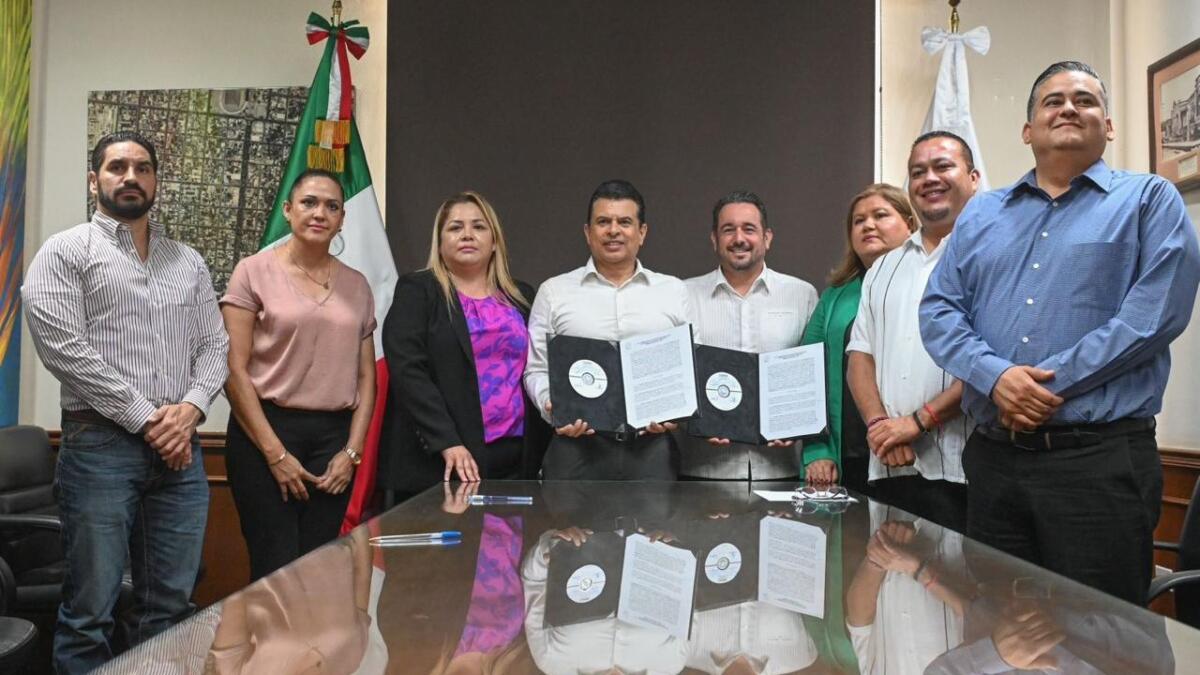 Firma Lalo Gattás acta de entrega-recepción 2021-2024