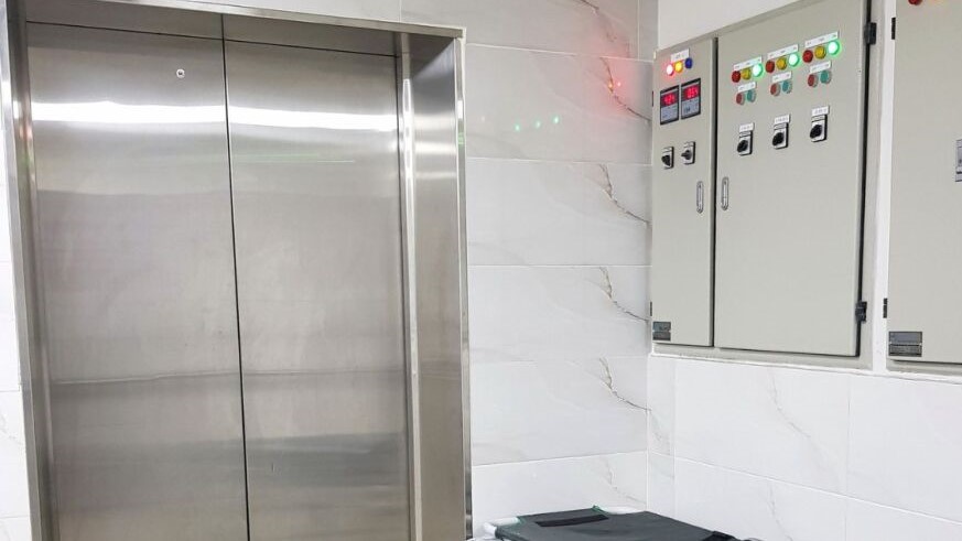 Personas quedan atrapadas en elevador de hospital del ISSSTE