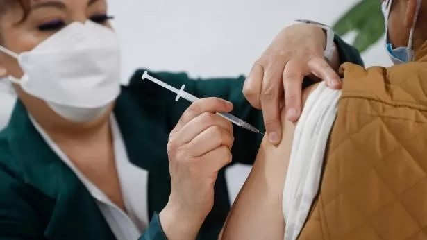 Inicia Campaña Nacional de Vacunación contra Influenza y COVID-19 para la Temporada Invernal
