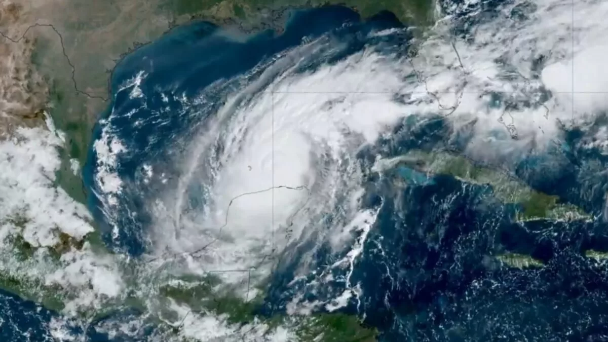 “Milton” recobra fuerza y alcanza categoría 5 en su rumbo hacia Florida