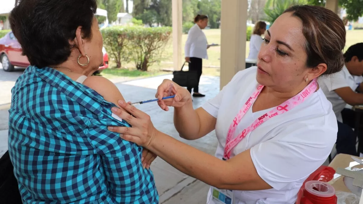 Exhorta Salud a la población a aplicarse vacunas contra influenza, covid-19 y neumococo
