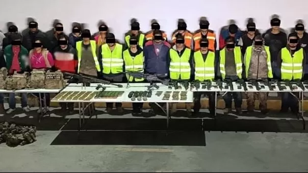 Detienen a 27 personas con gran arsenal en Nuevo León, incluidos siete menores