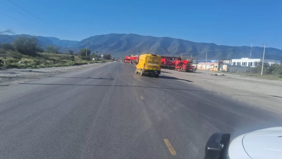 Cierran carretera Rumbo Nuevo por traslado de calderas