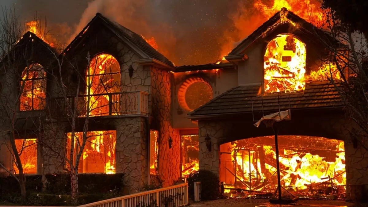 Incendios en Los Ángeles dejan más de 30 mil millones en pérdidas y devastación