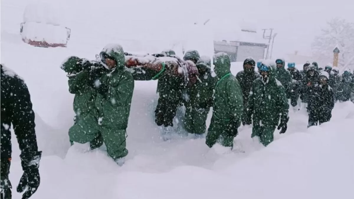 Avalancha deja al menos 41 atrapados bajo la nieve en el Himalaya