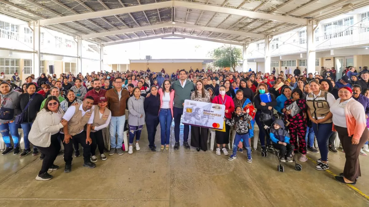 Suma Alcalde Carlos Peña Ortiz más beneficiarios de Becas Rita Cetina