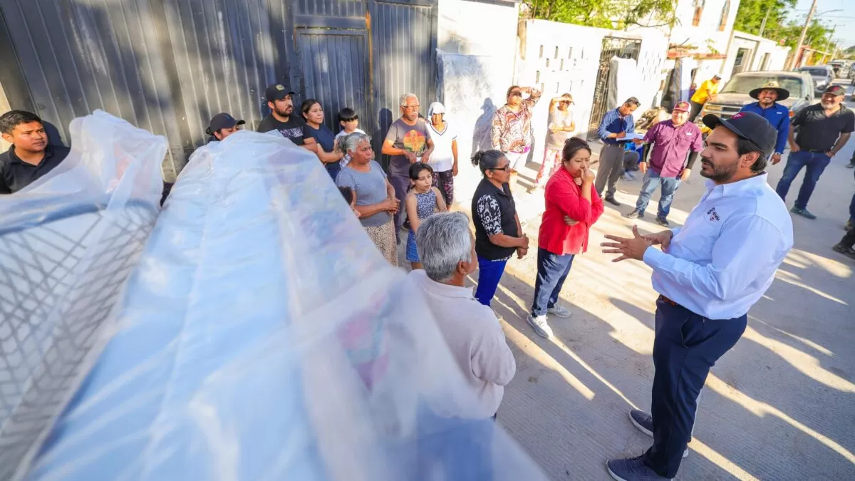 El Alcalde Carlos Peña Ortiz sigue entregando apoyos a damnificados