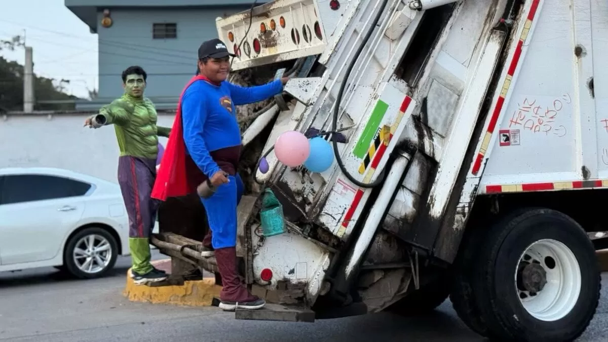 Recolectores de basura regalan dulces, juguetes y sonrisas a niños en la zona sur de Tamaulipas