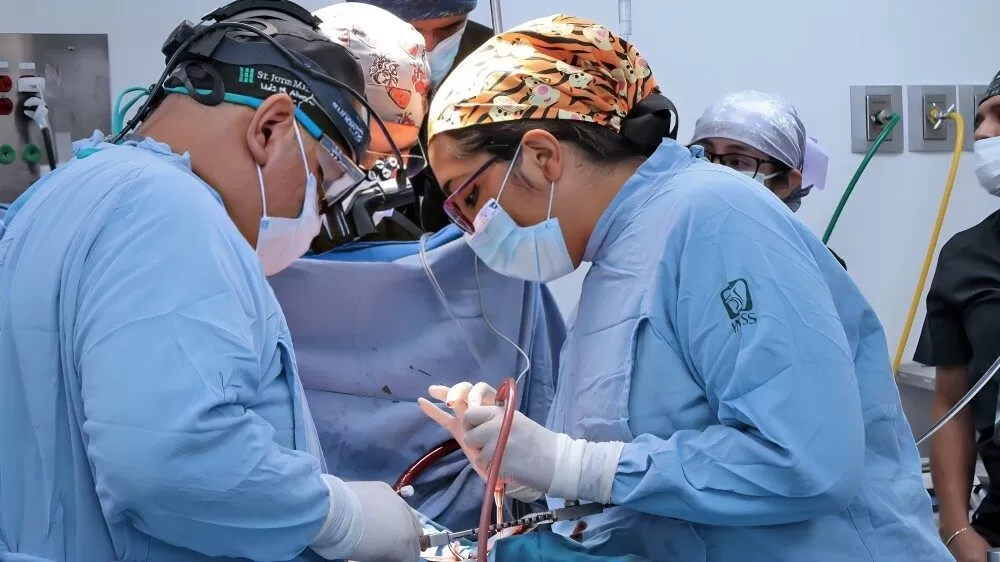ISSSTE realiza el primer trasplante de corazón en América Latina