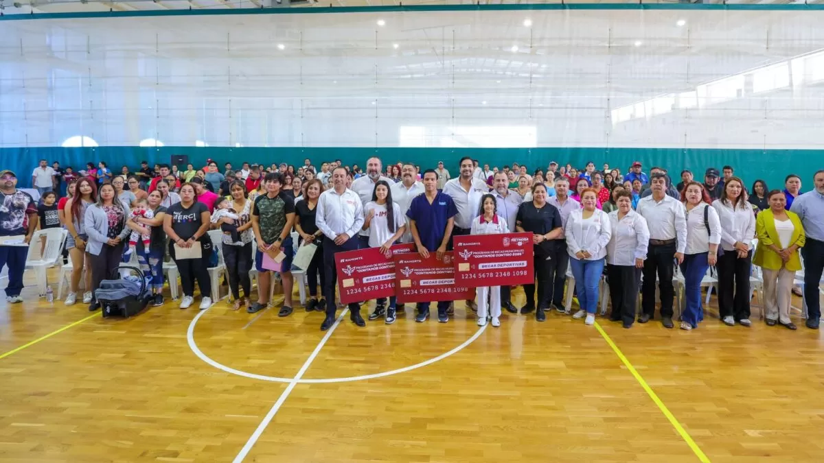Destacó Carlos Peña Ortiz apoyo de las familias a niños y jóvenes al entregar Becas Deportivas