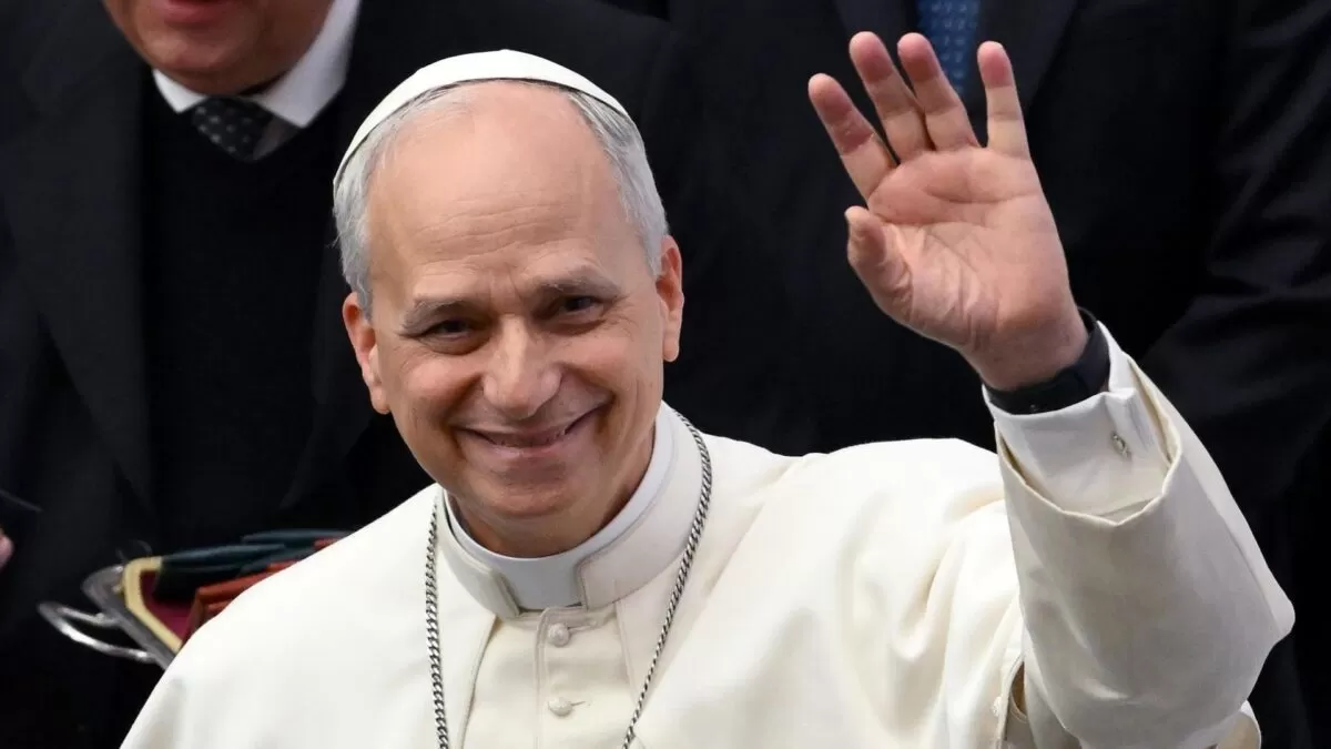 Sheinbaum formaliza invitación al Papa León XIV para visitar México