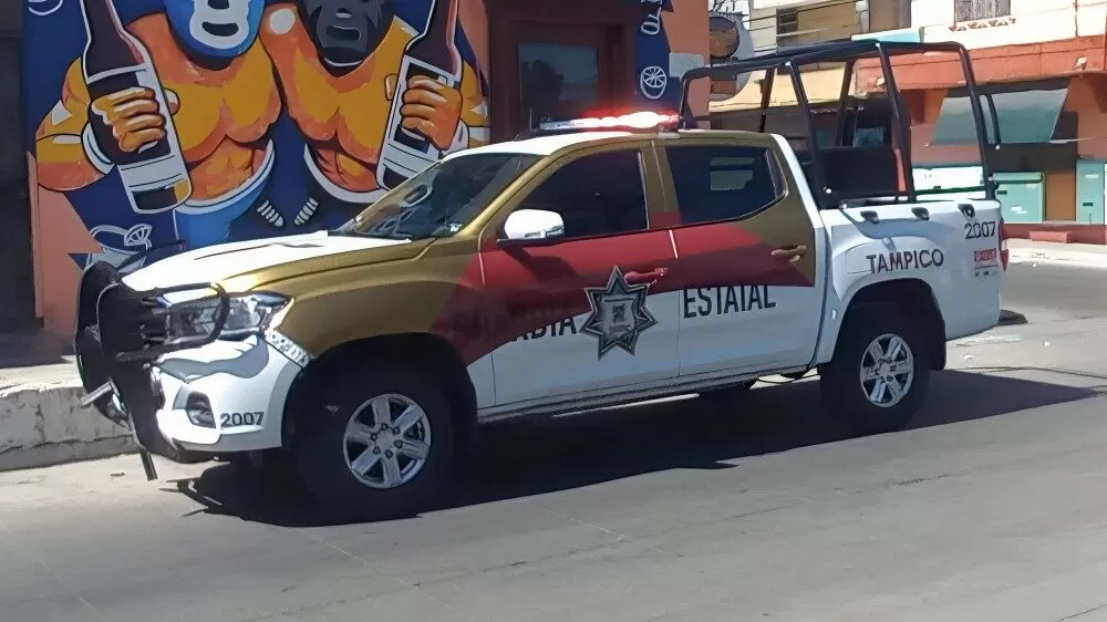 Patrulla de la Guardia Estatal choca en Tampico y deja a una mujer lesionada