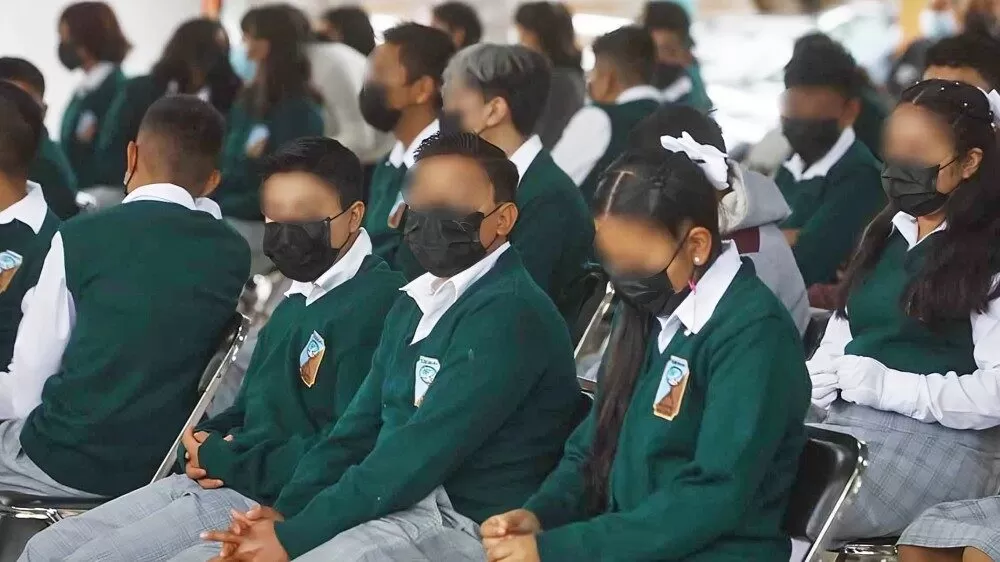 Confirman brote de Covid-19 en secundaria de Monterrey
