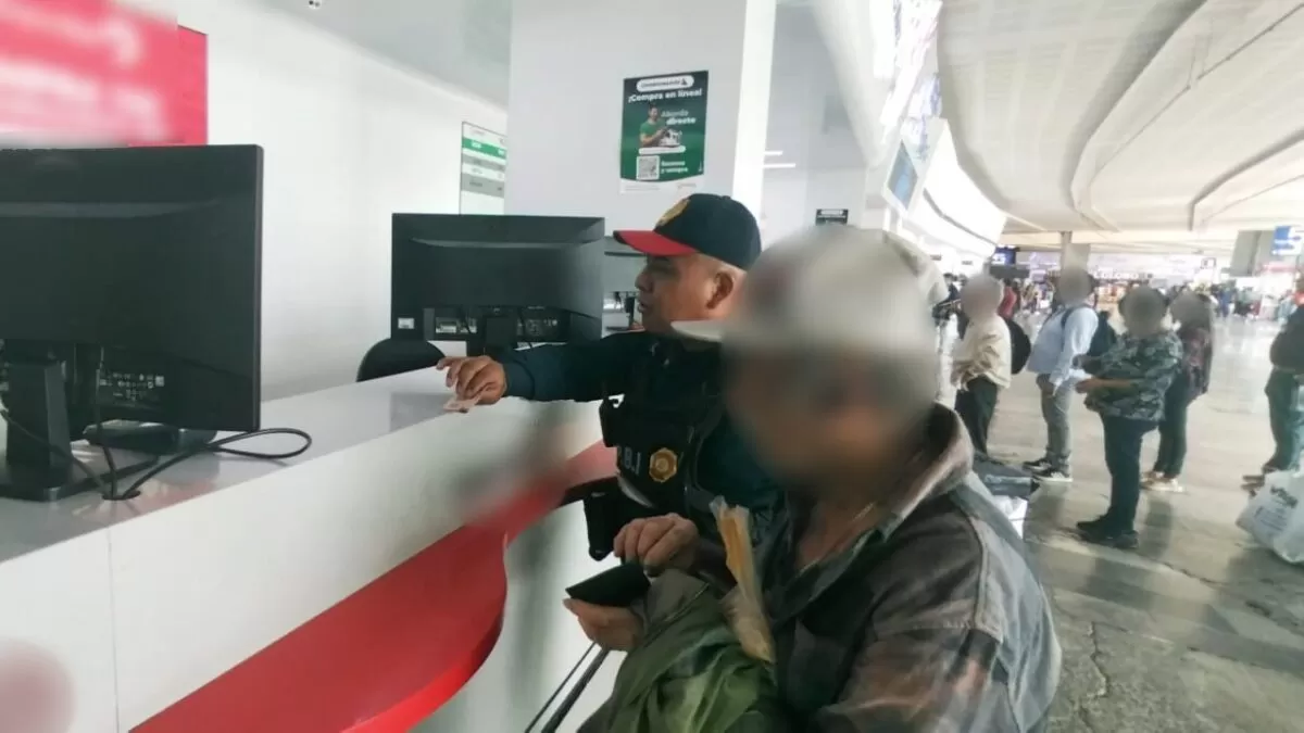 Policías de CDMX ayudan a adulto mayor a regresar a Michoacán