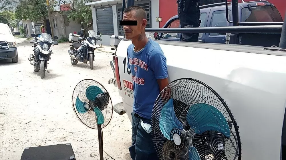 El calor les gana… e intentan robar abanicos de escuela