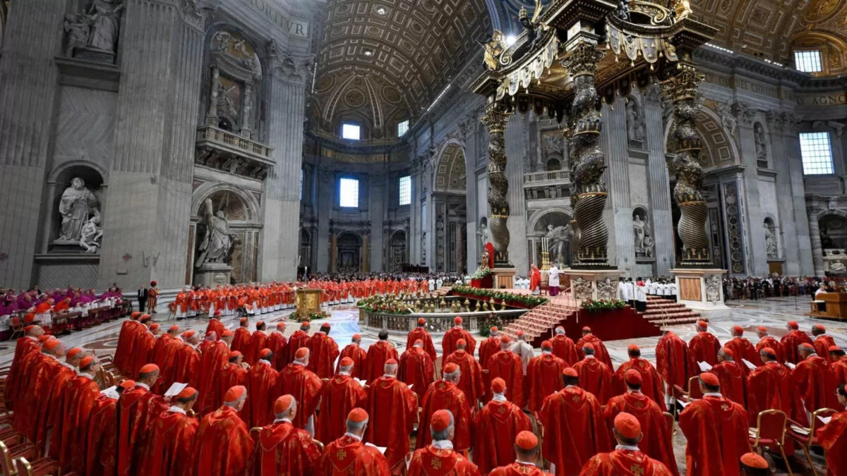 Cardenales hacen juramento solemne previo al inicio del Cónclave