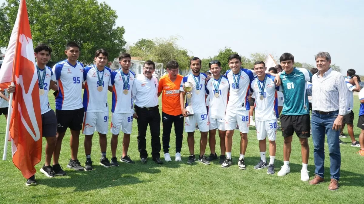 Recibe rector a los Correcaminos campeones de la Liga Premier