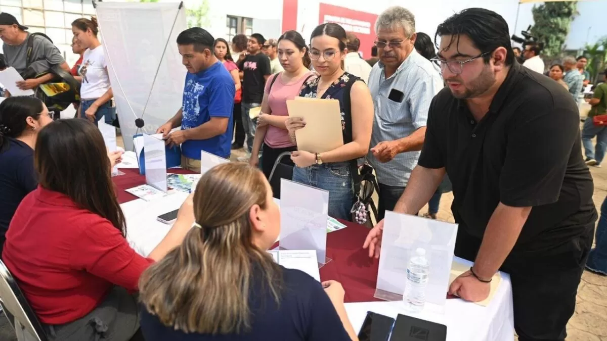 Ofertan 800 empleos en jornada laboral en Victoria