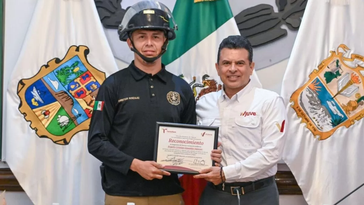 Reconoce Cabildo de Victoria acto heroico de bombero Rogelio González
