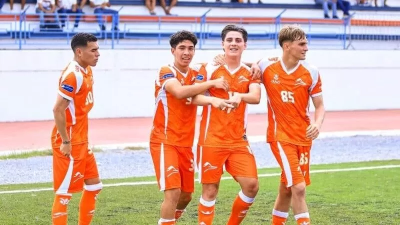 Corre Premier gana 2-0 y acaricia el campeonato