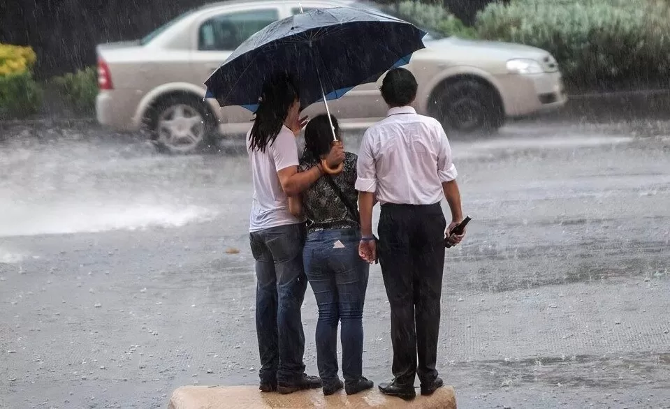Alertan por lluvias intensas y riesgo de tornados en Tamaulipas
