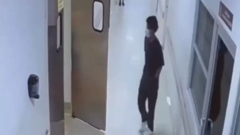 Hombre disfrazado de enfermero asesina a mujer en hospital de Tijuana
