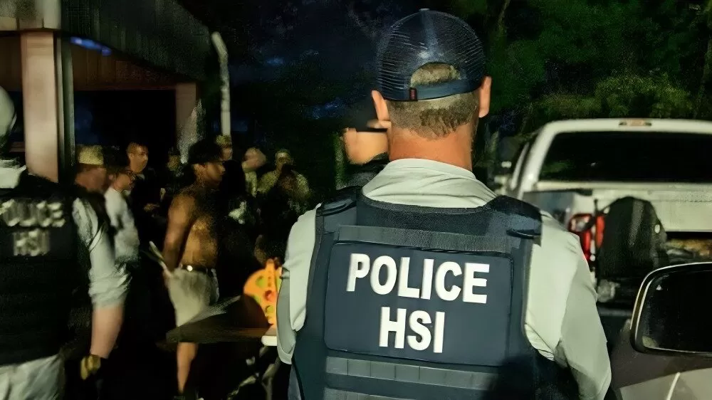Arrestan a 72 migrantes en operativo contra grupo criminal