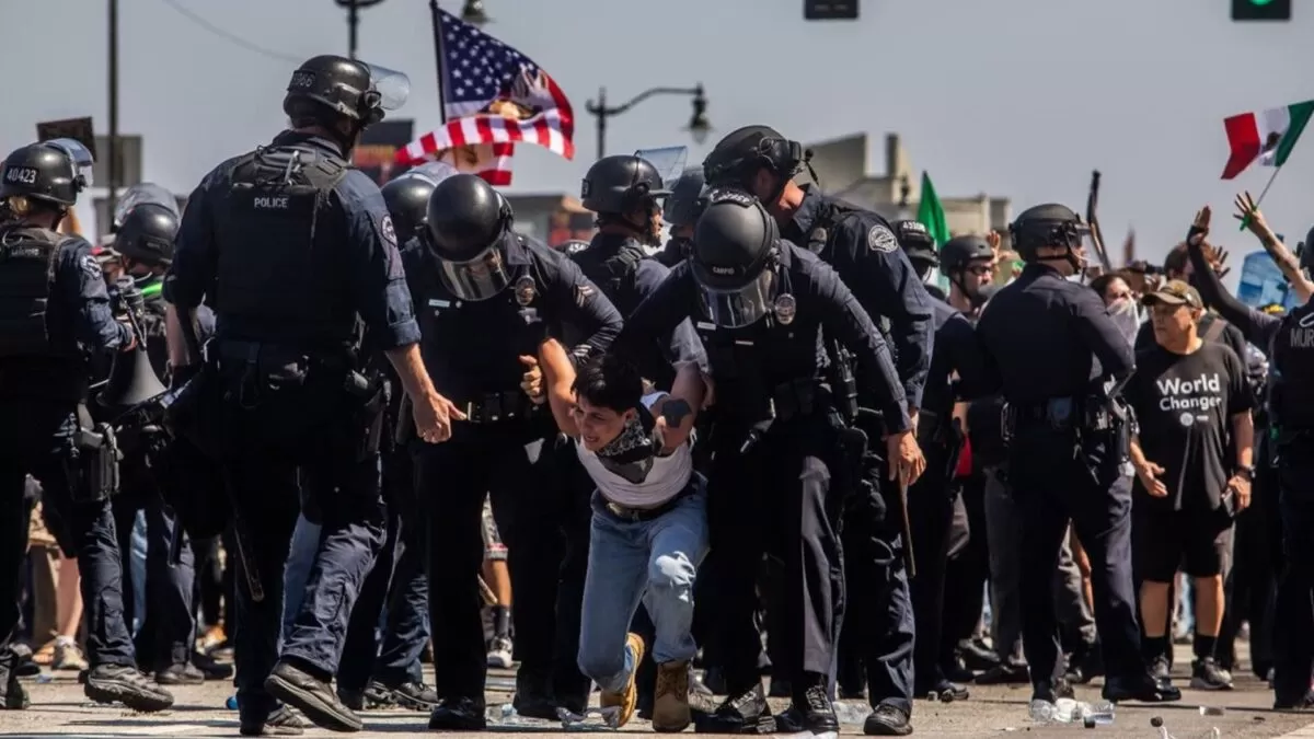 Policía contiene manifestaciones tras cuarto día de protestas en LA