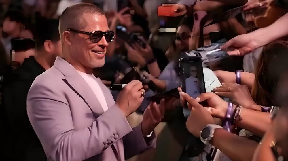 Brad Pitt convive con fans en CDMX durante el estreno de F1