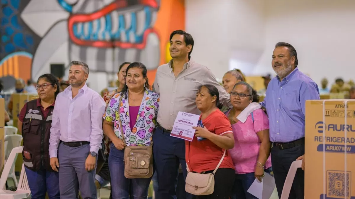 Entregó Carlos Peña Ortiz refrigeradores gratuitos a familias reynosenses