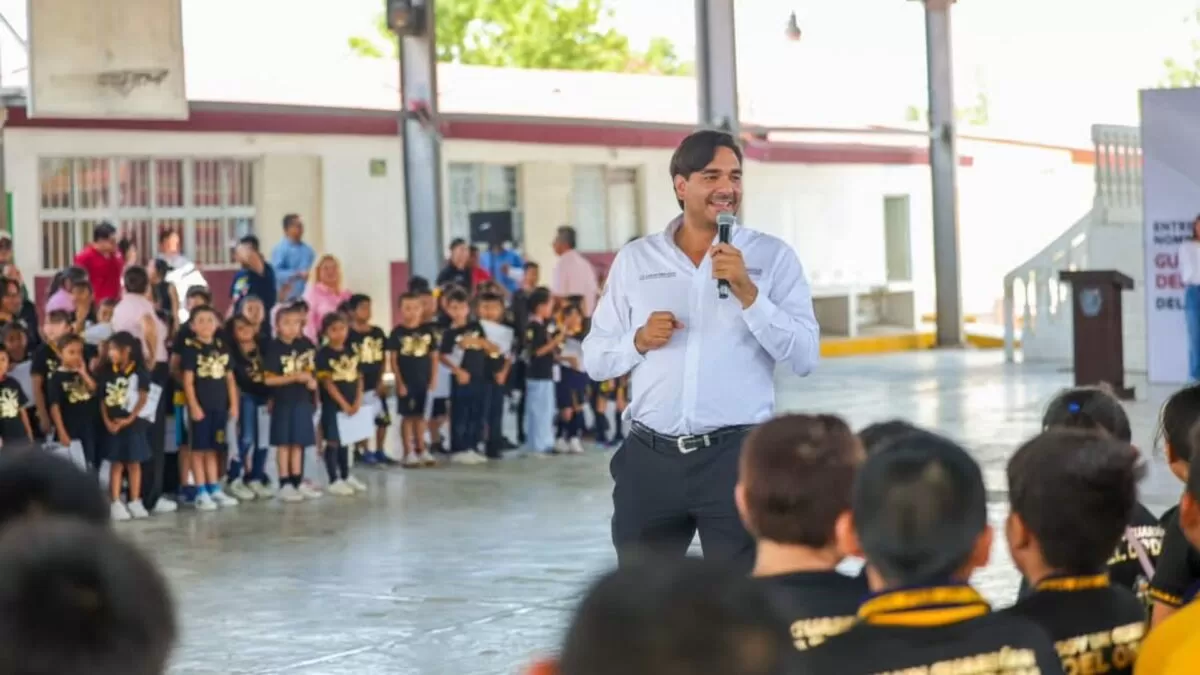 Reconoce Carlos Peña a Guardianes del Orden en Escuela Primaria Francisco Javier Mina