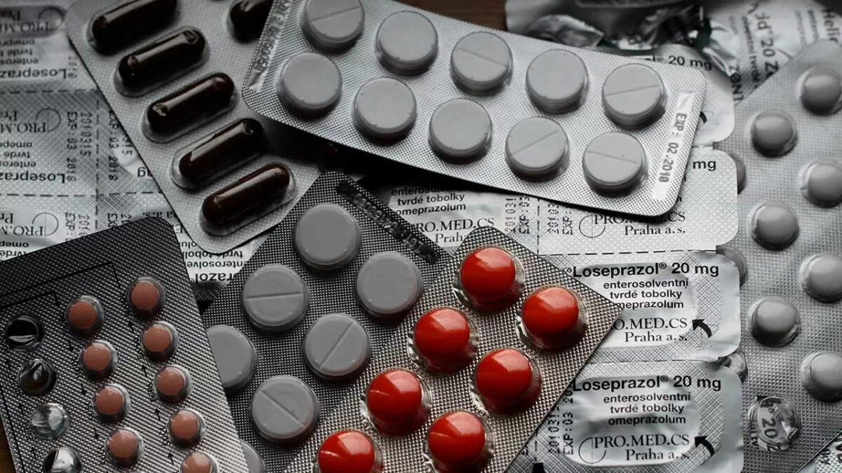 Gobierno ahorra 12 mil millones en medicamentos con subastas inversas