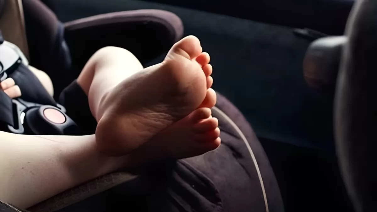 Bebé muere por golpe de calor tras ser olvidado en un auto por tres horas
