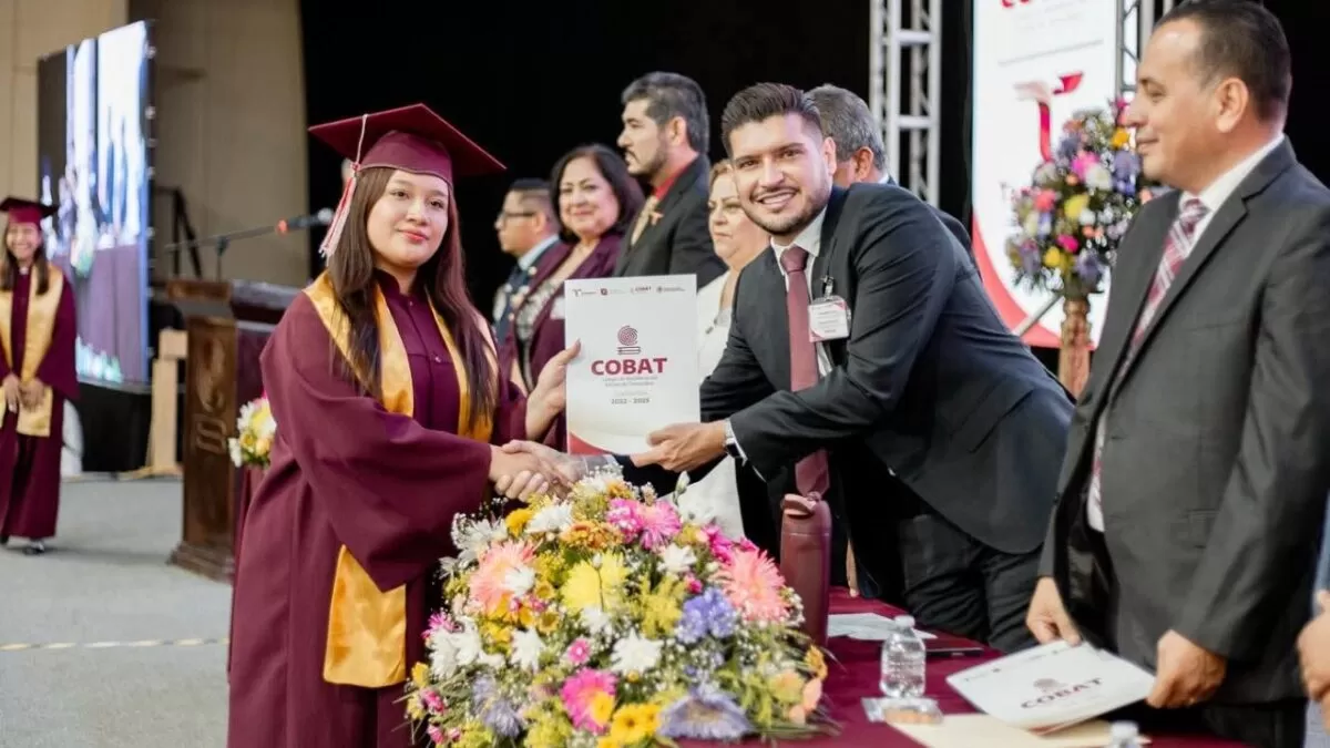 Beto Granados apadrina generación del COBAT 02