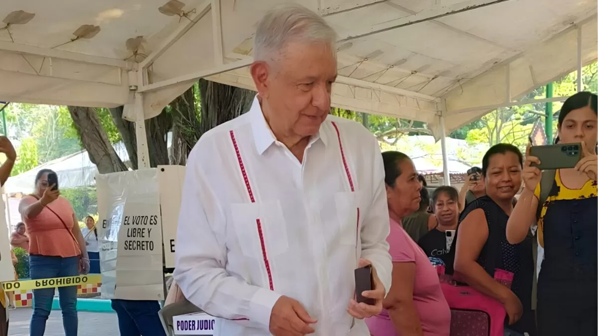 Reaparece AMLO para votar en elección del Poder Judicial