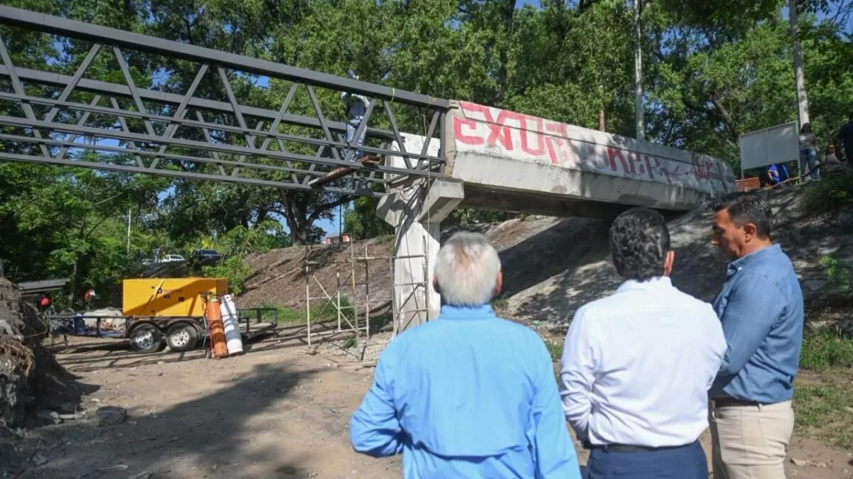 Avanza rehabilitación del puente peatonal en el 13 Praxedis Balboa
