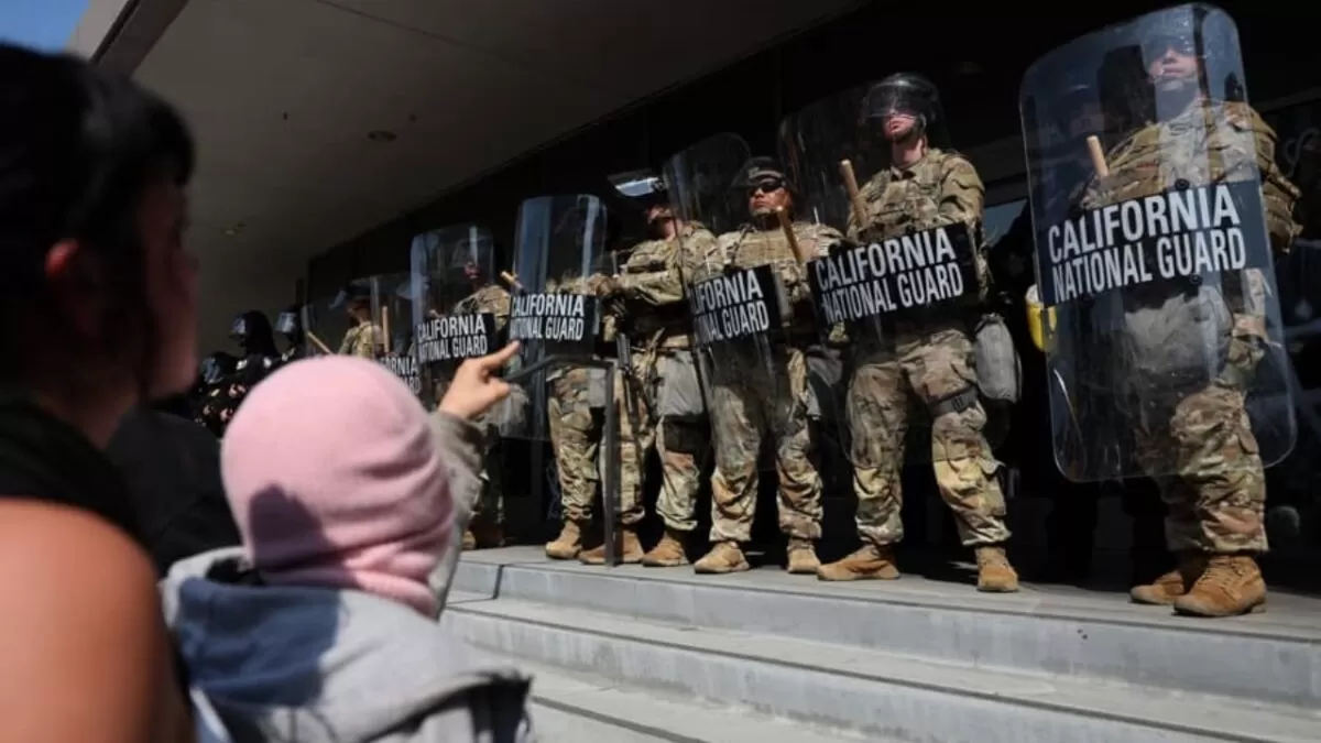 Texas despliega Guardia Nacional para reprimir protestas antimigratorias