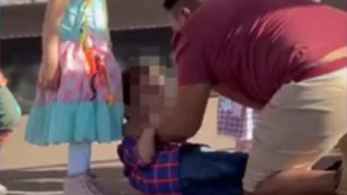 Hombre agrede a niño de 4 años en festival escolar