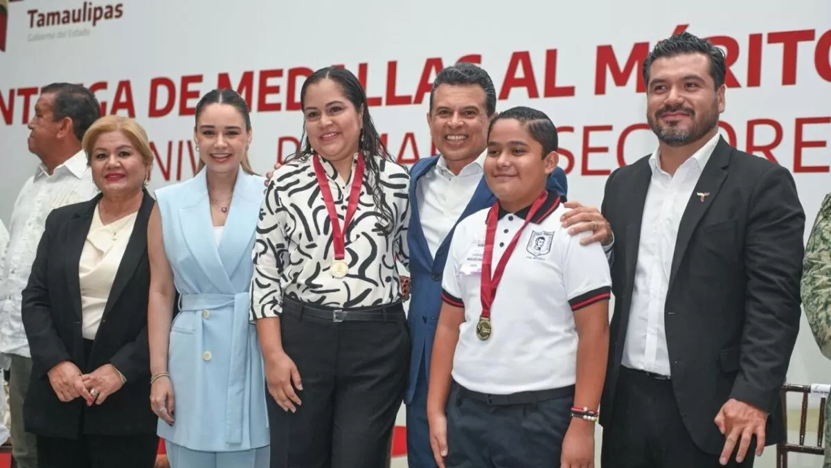 Entrega alcalde Lalo Gattás medalla Guadalupe Victoria a 163 estudiantes de excelencia