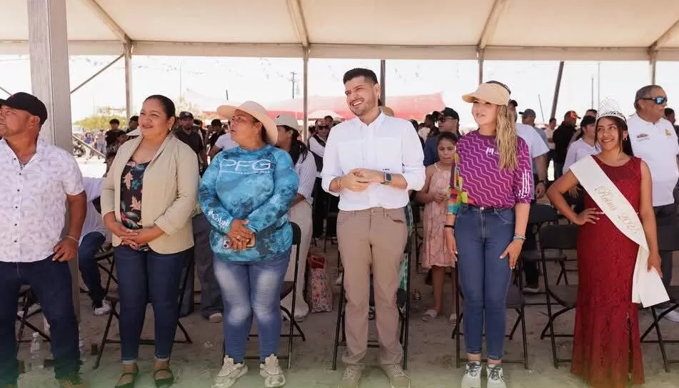 El alcalde Beto Granados encabeza el tradicional desfile de lanchas en el Festival del Pescador 2025