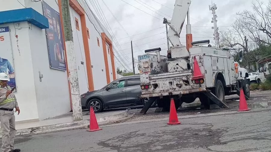 Explosión de transformadores deja sin luz a vecinos en Reynosa