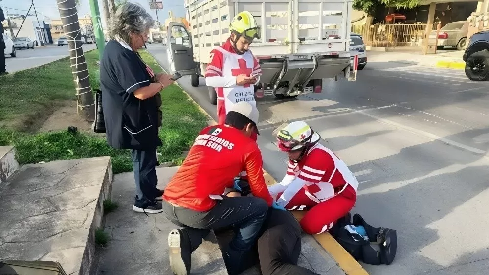 Crisis de ambulancias deja a paramédicos en autos particulares