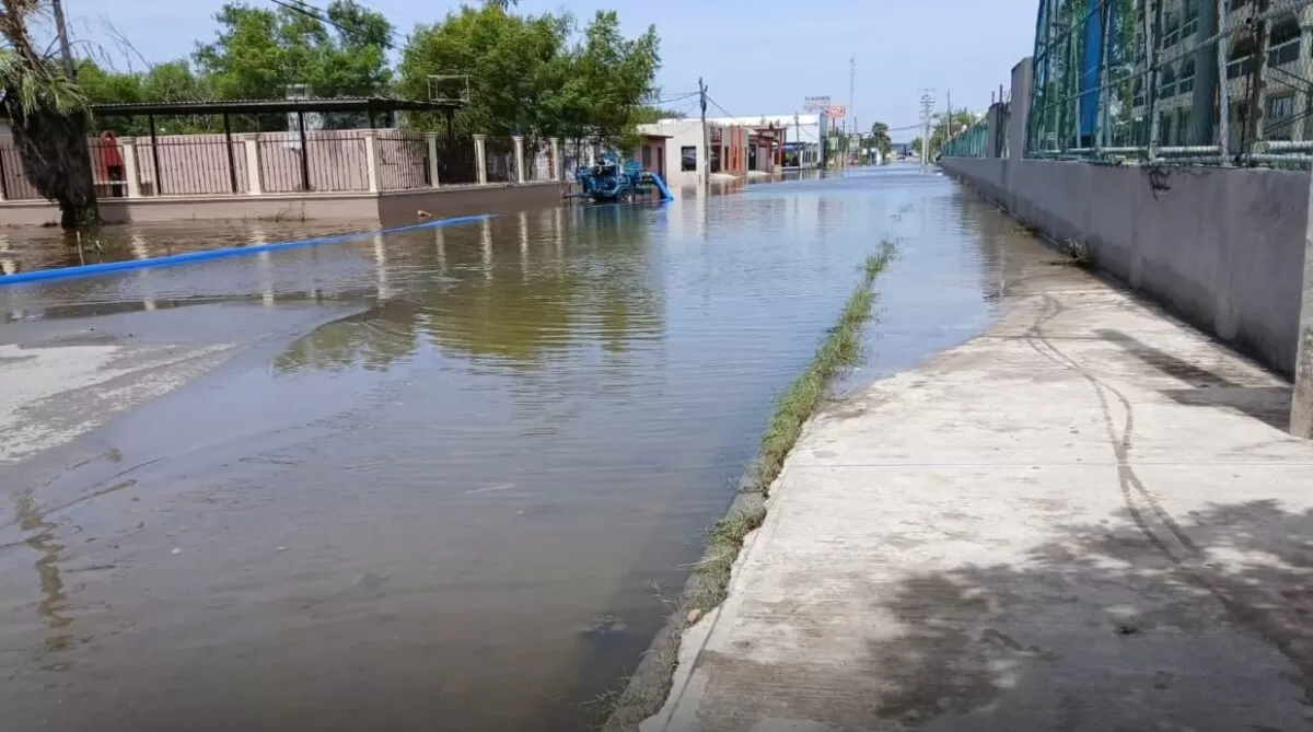 Trabaja Gobierno de Matamoros en bajar niveles de agua en la colonia Las Norias
