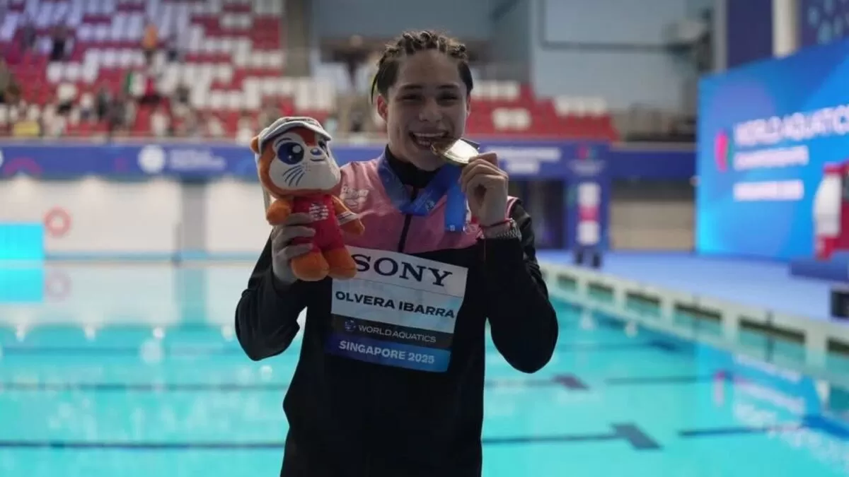 Osmar Olvera gana oro en Mundial de Clavados Singapur 2025