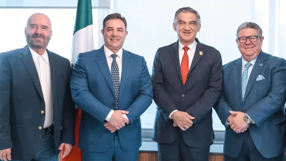 Américo Villarreal firma acuerdo para tratar aguas residuales
